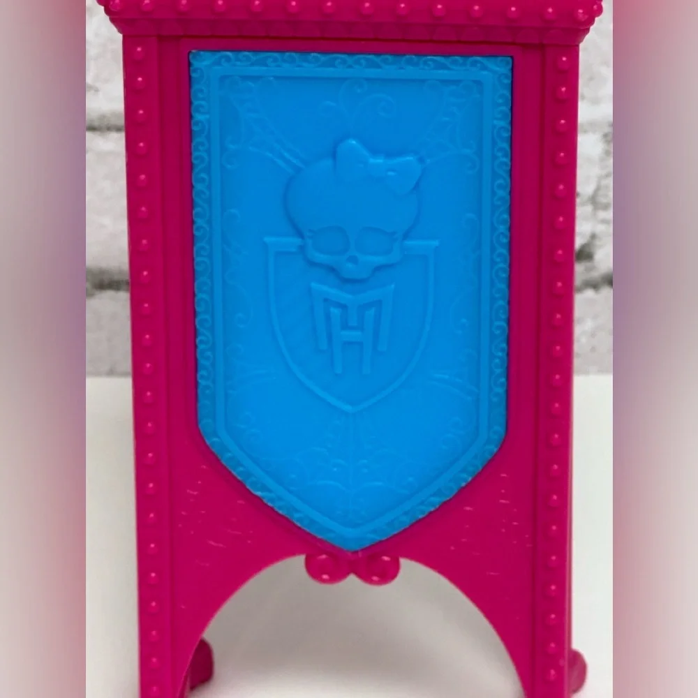 Monster High Deluxe High School Replacement Podium Console Table Furniture